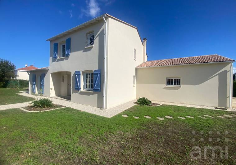 Maison 7 pièces 158 m² · à Aiffres · 158 m² · 331 800 €