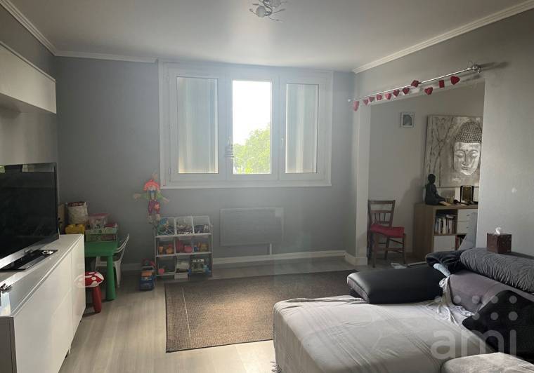 Appartement 4 pièces 90 m² · à Chatellerault · 90 m² · 84 000 €